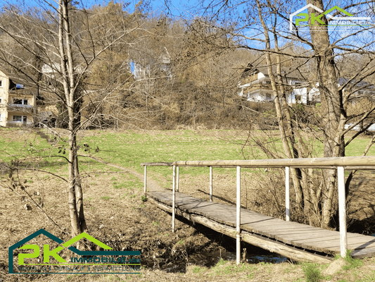 Grundstück_von dem Bach