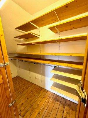 E9 Begehbarer Kleiderschrank OG.jpeg