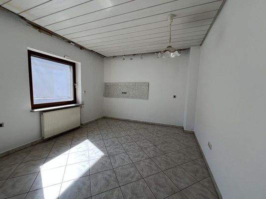 Haus-Gießen-Marburger-Straße-30-50120-001-WE01-Küc