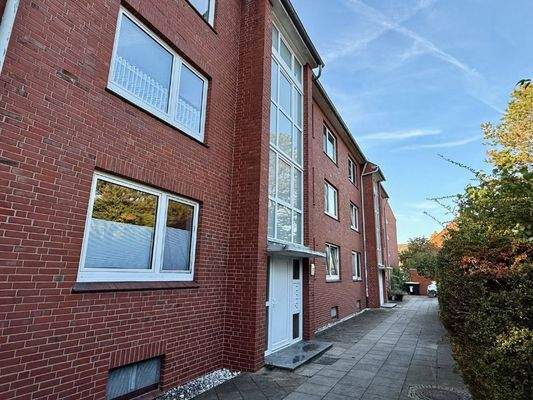 Hausansicht mit Eingängen