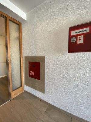 Hausflur mit Müllschlucker.jpg