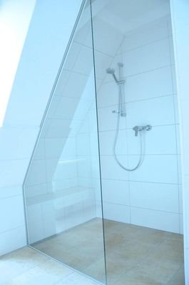 Badezimmer mit Dusche