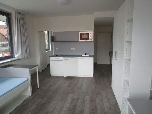 Zimmer Blick zur Küche.JPG