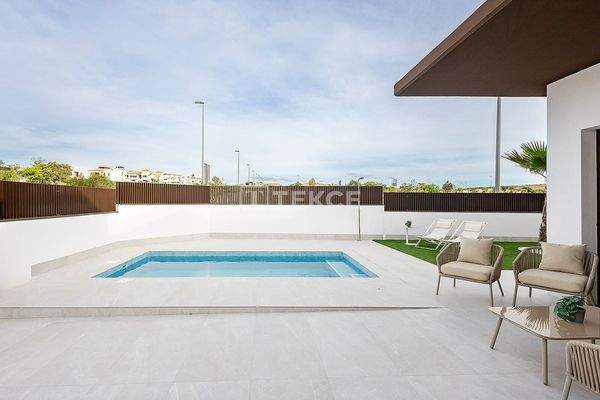 Semi-Detached Villas with Private Pools Near Golf Course in Orihuela