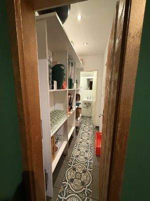 Perso WC hinter dem Tresen