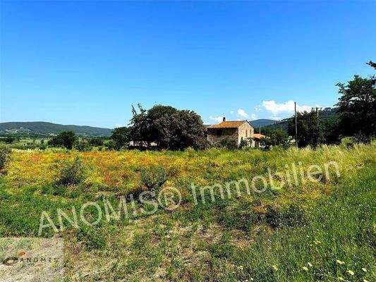 Bauernhaus mit vielen Hektar Land