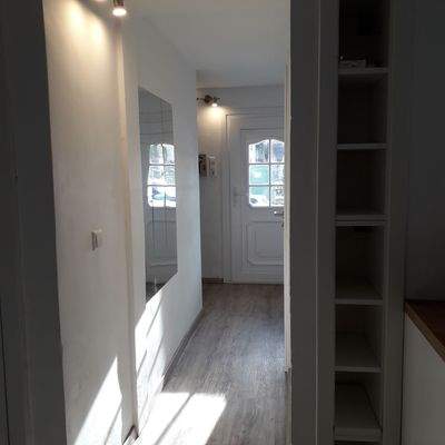 Schauen wir doch nochmal von der Küche z. Eingang