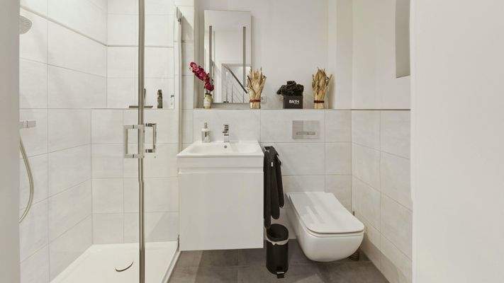 Gäste-WC mit Dusche