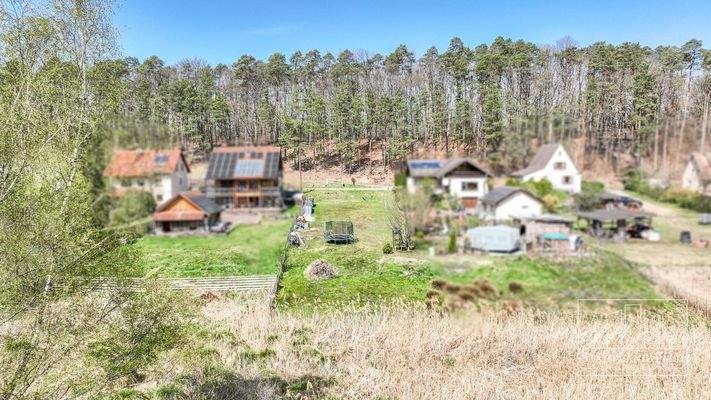 Blick vom Feld auf Bauplatz