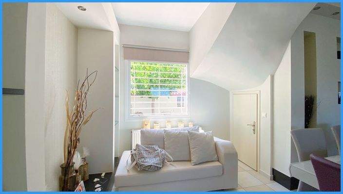 67c6ade2d3d142ffac4daea319dcc5ee-original