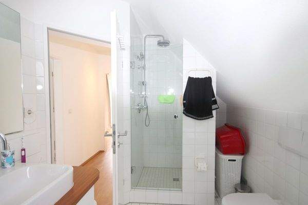 ...und separater Dusche