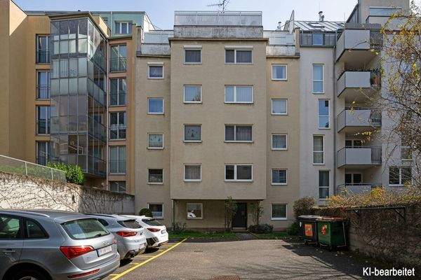 Westseitige Ansicht vom Innenhof