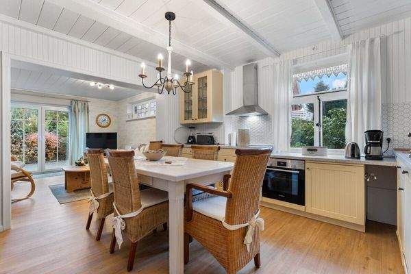 Küche mit Essbereich