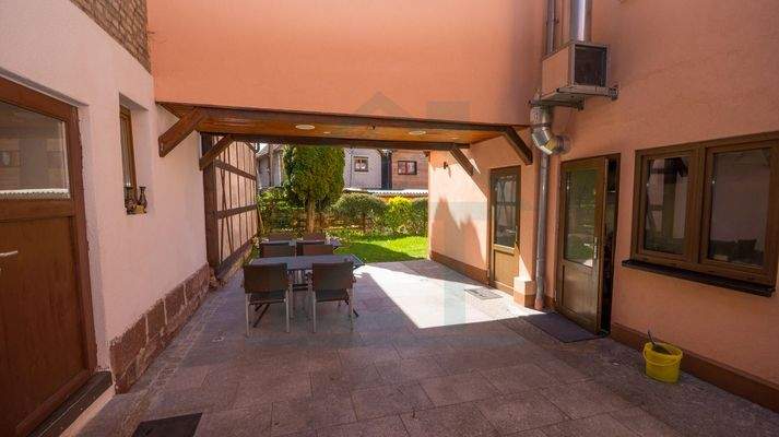 Hof mit Eingang Küche Restaurant