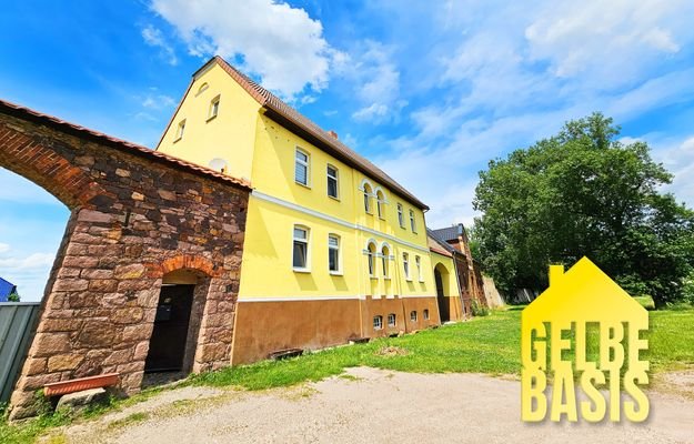 Einfamilienhaus "Gelbe Basis"