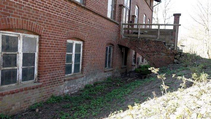 Keller von aussen Front