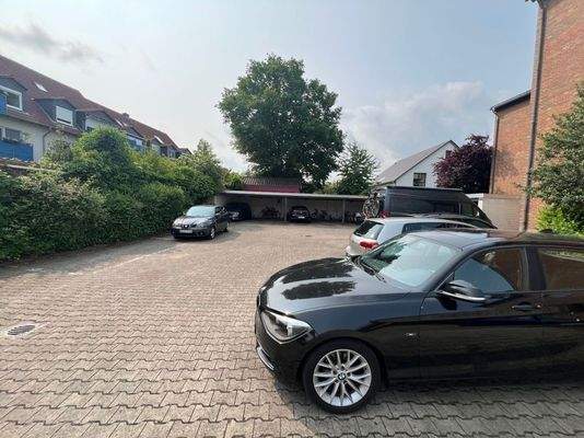 Hofansicht mit Carport