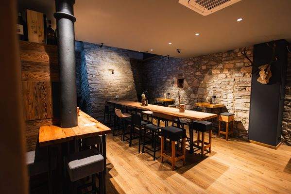 Weinbar im Keller gegen Entgelt anmietbar