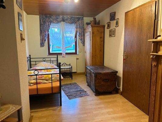 11 Zimmer im OG und Zugang zum DG.jpg