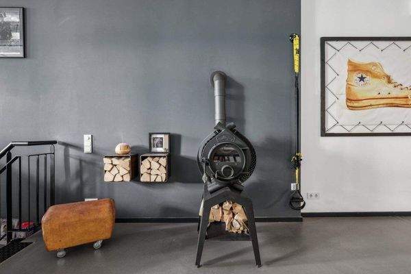 Wohnbereich mit freistehendem Kaminofen