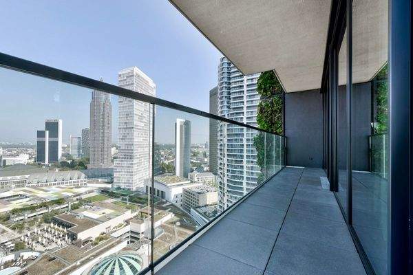 Vom Balkon auf die Skyline