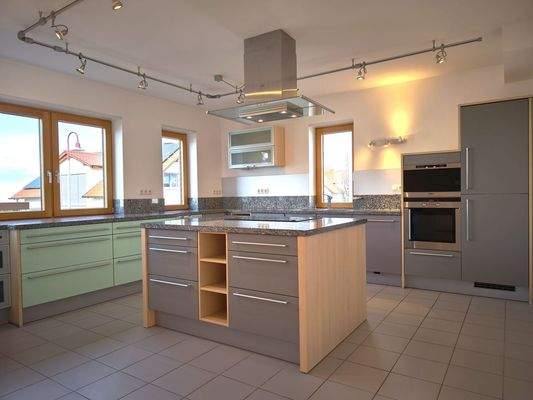 Offene Küche mit Kochinsel