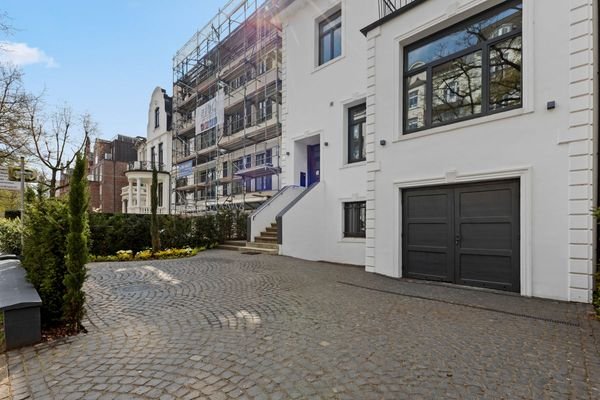 Garage und Außenstellplätze