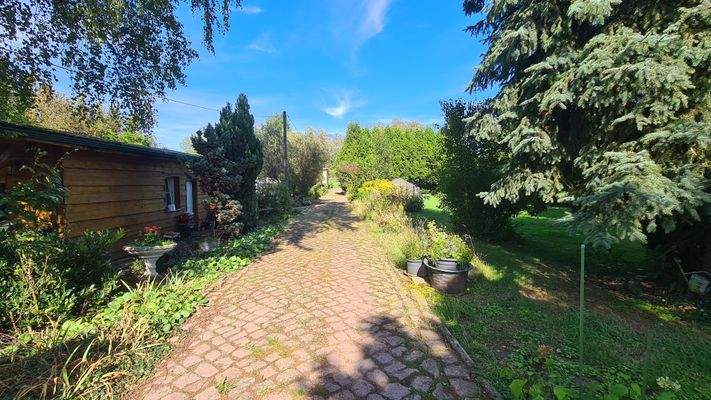 01 Weg im Grundstück.jpg