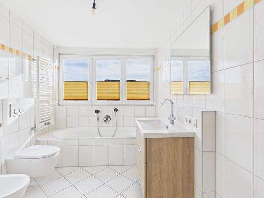 Badezimmer mit Badewanne