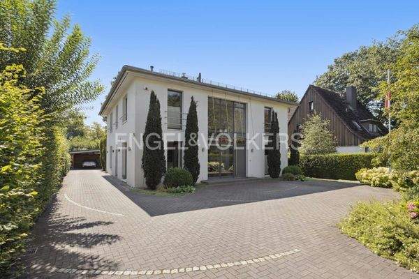 Hausansicht von der Straße aus