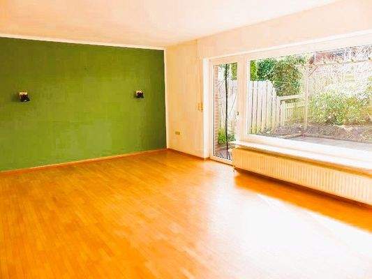 Wohnzimmer mit Ausgang zur Terrasse