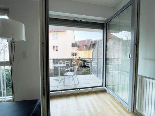 Mit geräumigen Balkon nach hinten gen Süden