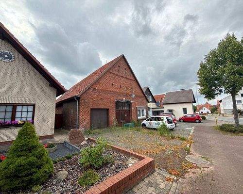 Vorderansicht von links