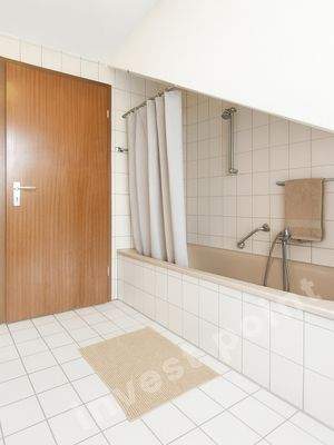 6 Bad linke Seite KI bearbeitet