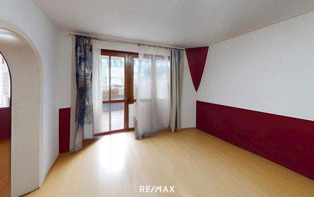 Landeck - Haus - Zimmer Dunkelrot