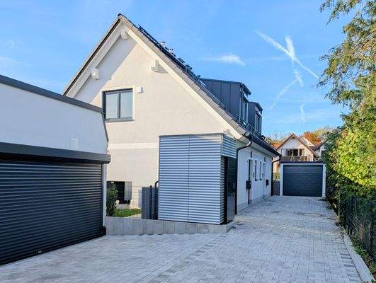 Hausansicht und Garage