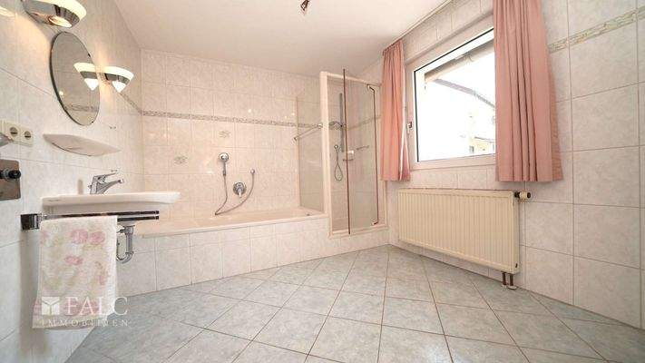 Ein Schaumbad oder eine erfrischende Dusche?