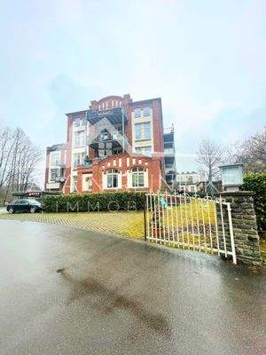 Einfahrt zum Anwesen