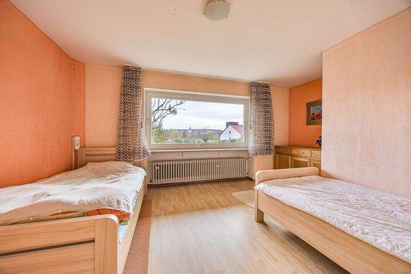 Wohn- oder Schlafzimmer in der Einliegerwohnung