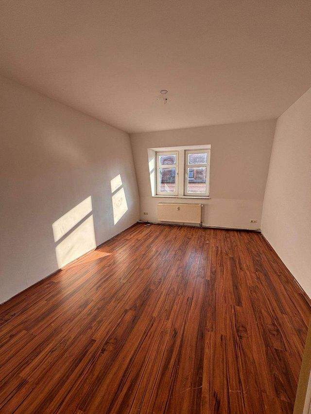 Helle 3-Raum-Wohnung im Dachgeschoss – 56 m² – sofort bezugsfrei – günstige Miete - Photo 4