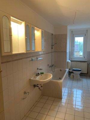 Badezimmer (Wohnung im 2. OG)