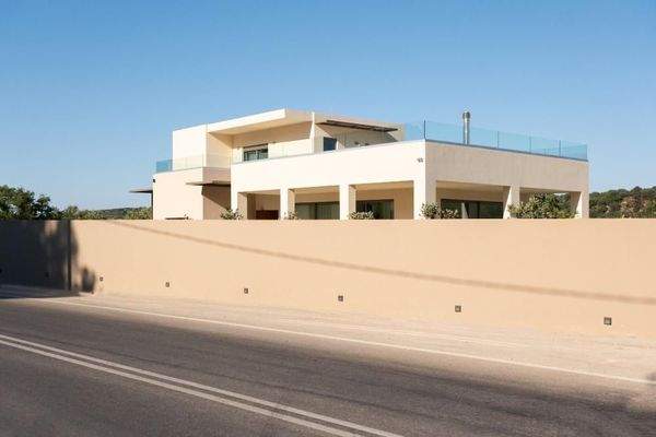 Kreta, Tavronitis: Zeitgenössisch eingerichtete Villa mit Pool zu verkaufen