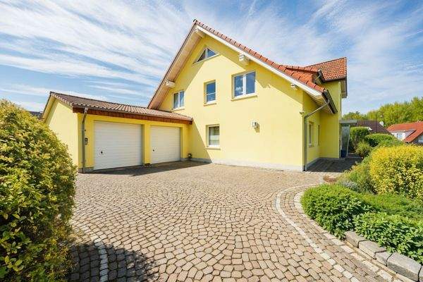 Zufahrt zu den Garagen