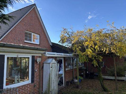 Rückseite Haus und Terrasse