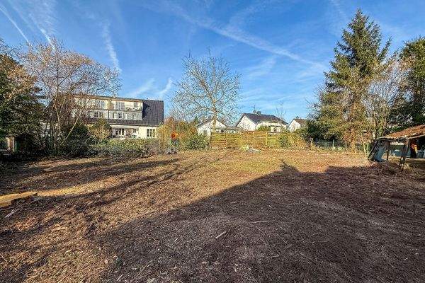 Grundstück mit Altbestand