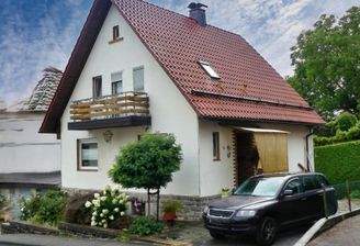 Straßenansicht Front-/Seitenansicht
