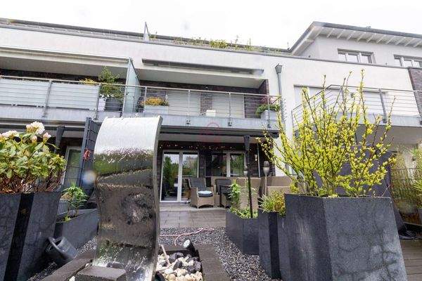 Wasserspiele im geschützten Garten