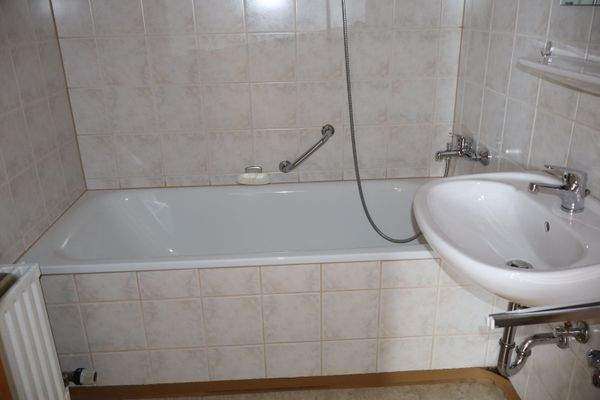 Badezimmer mit Wanne