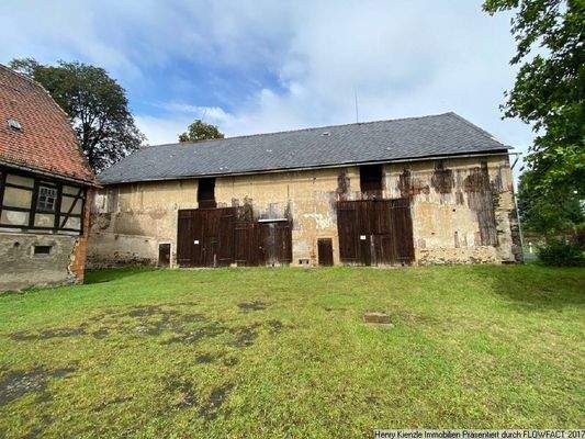 Ansicht der gut erhaltenen Scheune