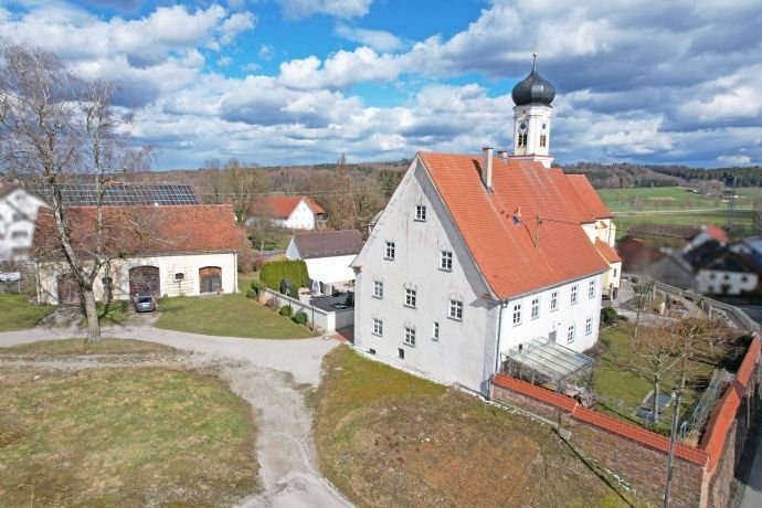 Preisgekrönter und aufwändig sanierter Pfarrhof